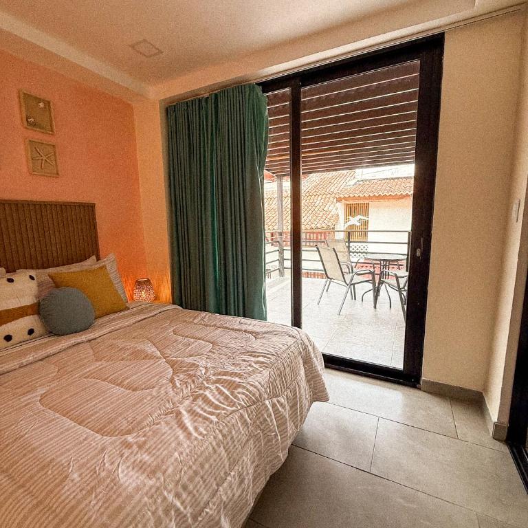 Gloria By Airbrentals - Two-Bedroom Apartment with Balcony - 16