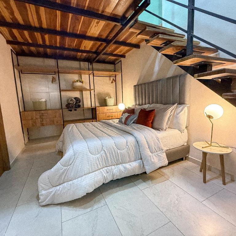 Gloria By Airbrentals - One-bedroom Loft Apartment - 12
