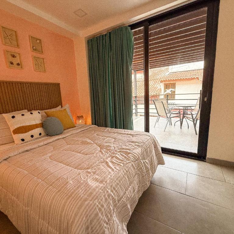 Gloria By Airbrentals - Two-Bedroom Apartment with Balcony - 18