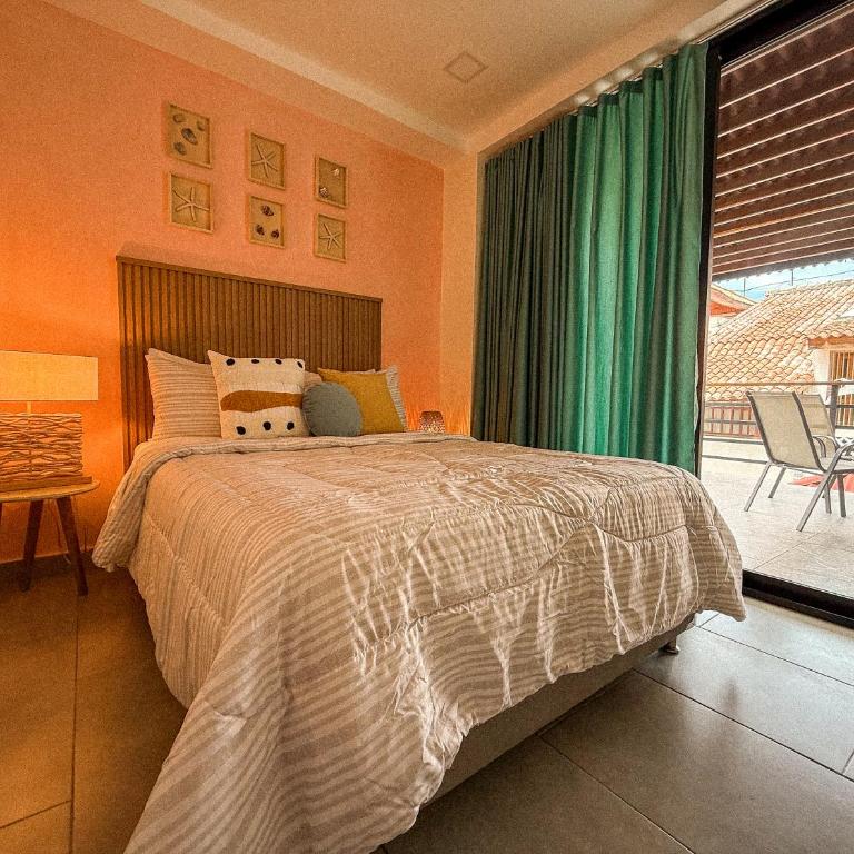 Gloria By Airbrentals - Two-Bedroom Apartment with Balcony - 1