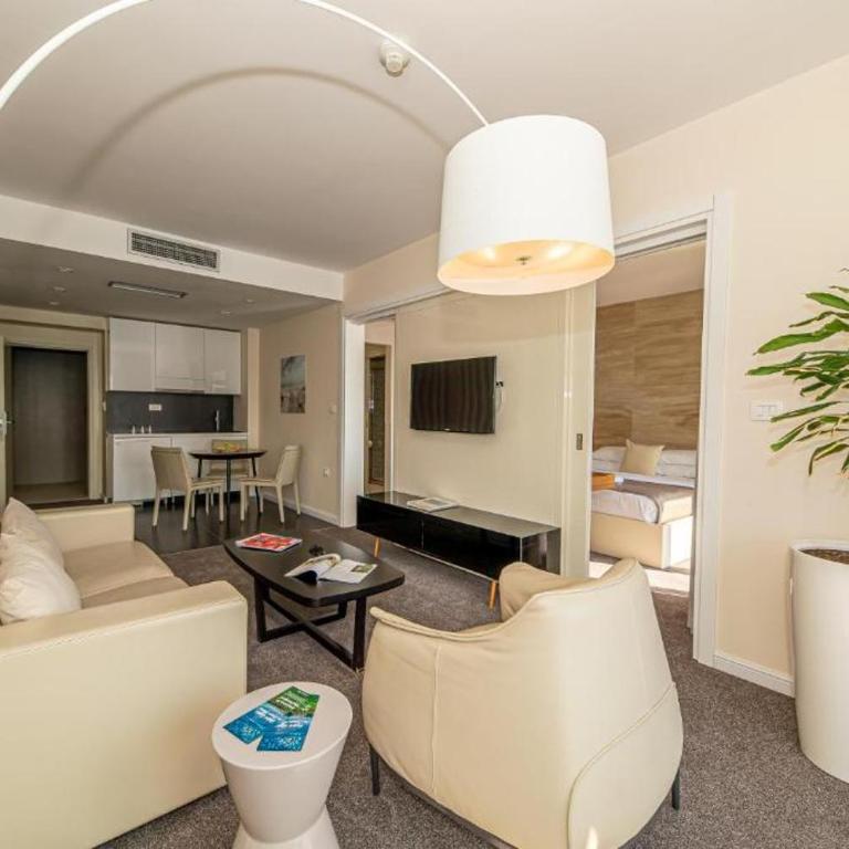 Hotel Aleksandar Rafailovići - Superior Apartman sa 1 Spavaćom Sobom, Balkonom i Pogledom na More. - 16