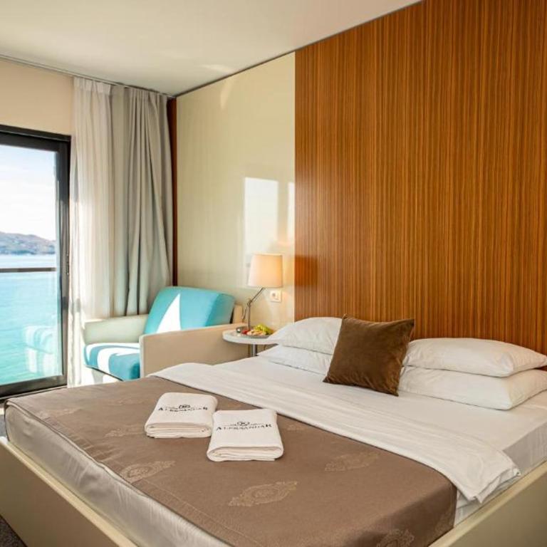Hotel Aleksandar Rafailovići - Dvokrevetna Soba sa Bračnim Krevetom i Pogledom na More - 5