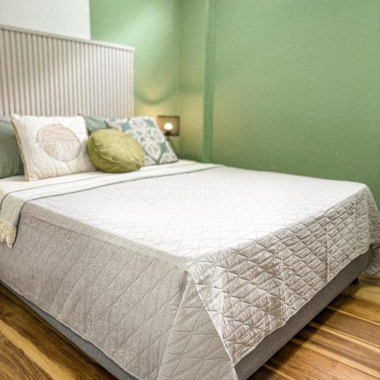 Gloria By Airbrentals - Deluxe One-Bedroom Apartment - 12