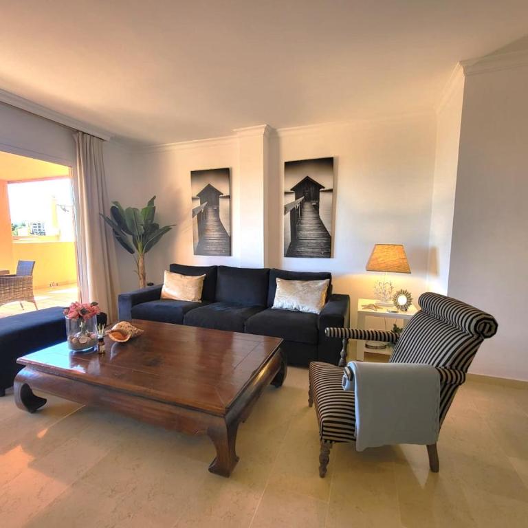 Apartmento familiar con piscina con vista al mar - Apartment - 4