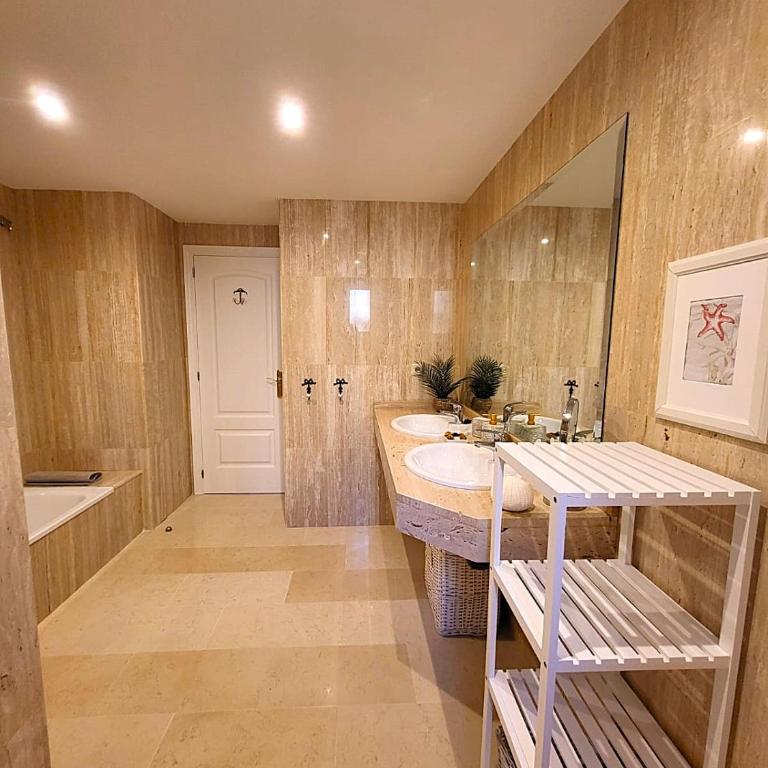 Apartmento familiar con piscina con vista al mar - Apartment - 26