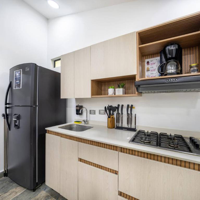 Provenza! Golden Jacuzzi - 5BR only 1 Block from lleras - Apartment - 9