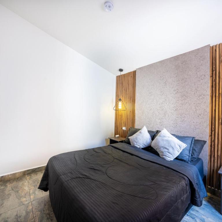 Provenza! Golden Jacuzzi - 5BR only 1 Block from lleras - Apartment - 8