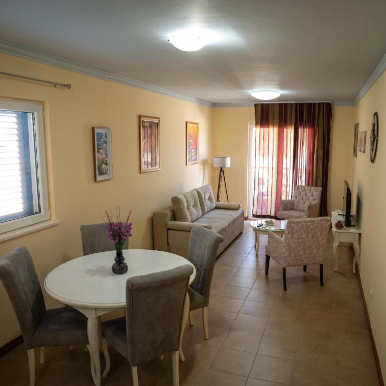 One Bedroom Apartment near Bečići Beach - One-Bedroom Apartment - 1