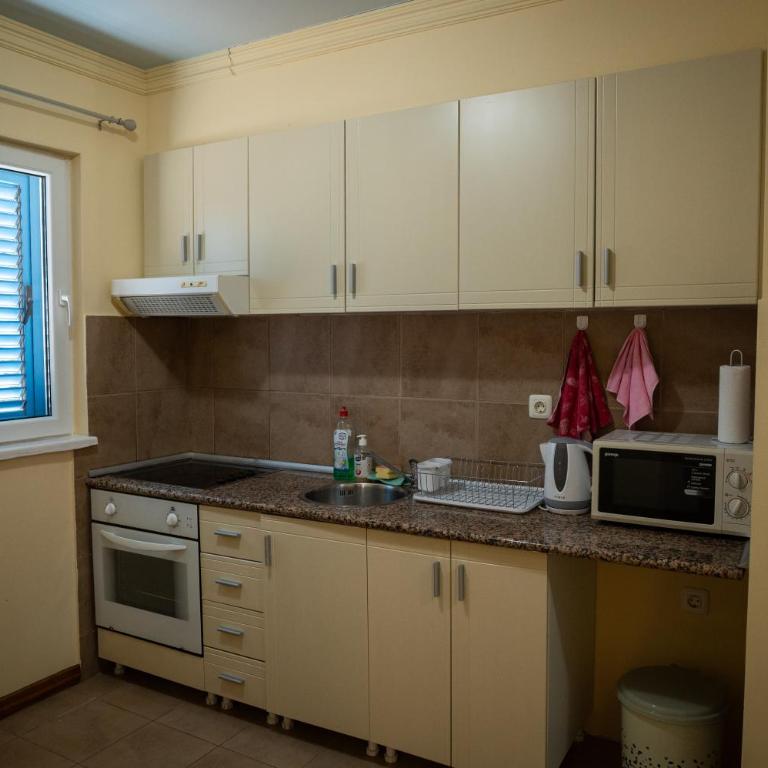 One Bedroom Apartment near Bečići Beach - One-Bedroom Apartment - 11