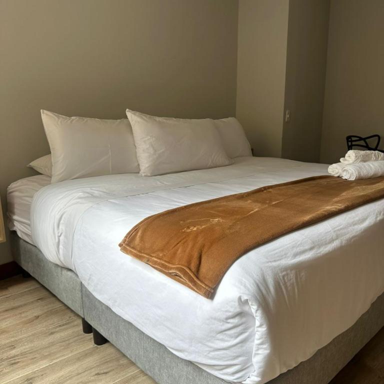 Hotel CasaSue - Deluxe King Suite - 6