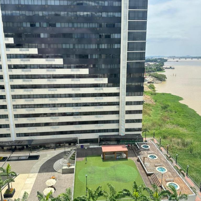 Apartamento, Torres Bellini, Puerto Santa Ana, 2 dormitorios, parqueo, vista al río - Two-Bedroom Apartment - 8