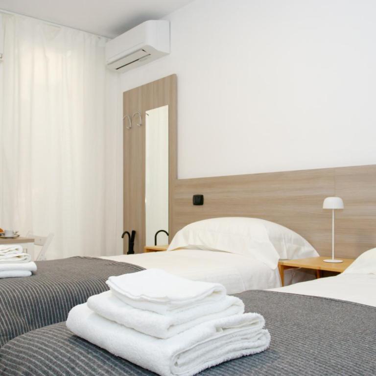 Petit Paris B&B - Camera Matrimoniale/Doppia con Letti Singoli con Bagno Privato - 2