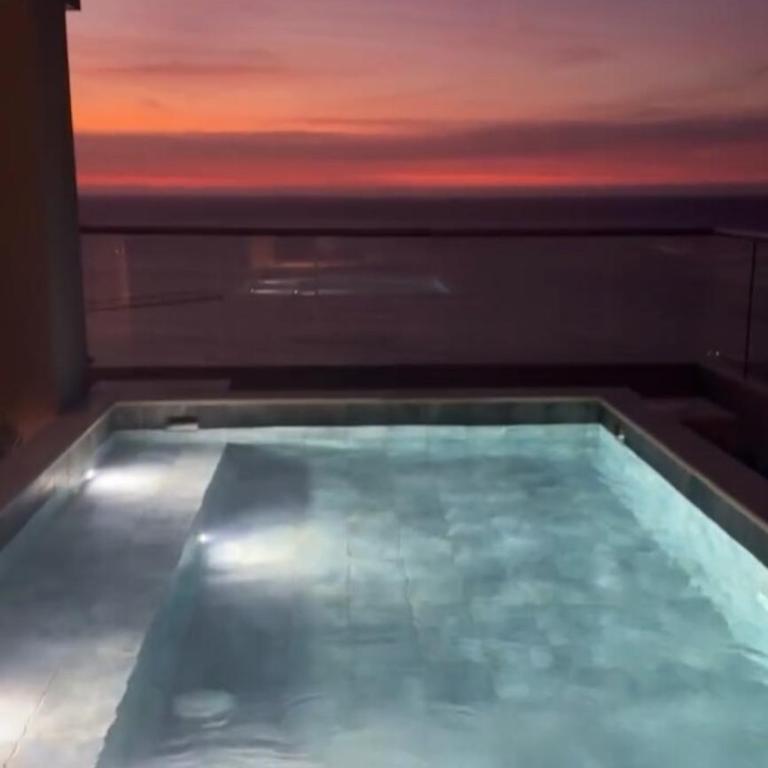 Luxury suite 2 minutes from the beach and airport - One-Bedroom Apartment - 2