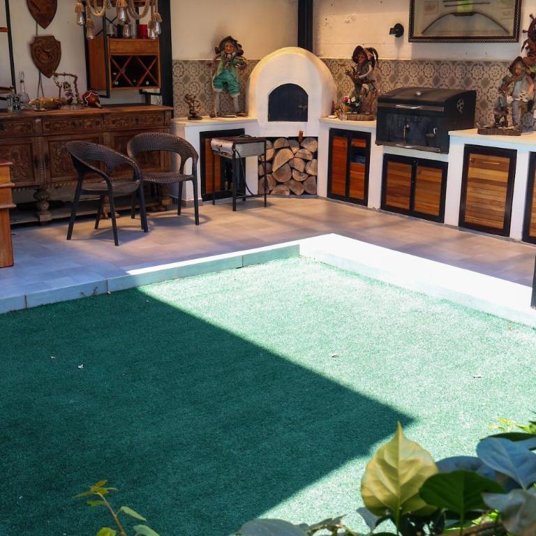 Piscina, Turco y Jacuzzi - Three-Bedroom Apartment - 6