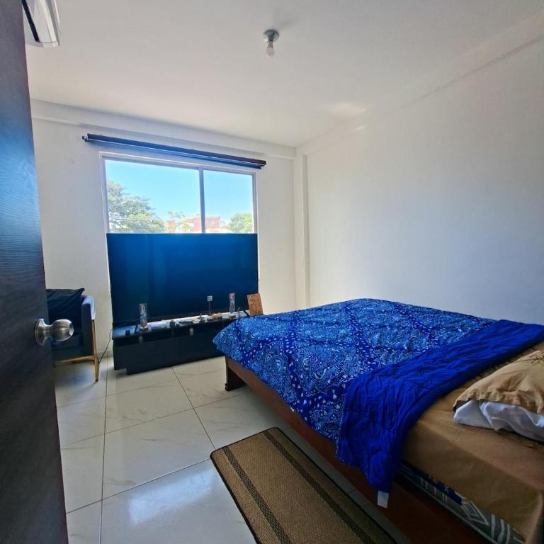 Piscina, Turco y Jacuzzi - Three-Bedroom Apartment - 12