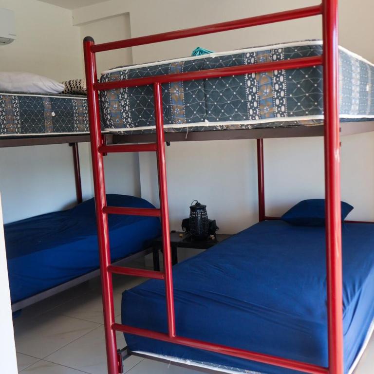 Piscina, Turco y Jacuzzi - Three-Bedroom Apartment - 13