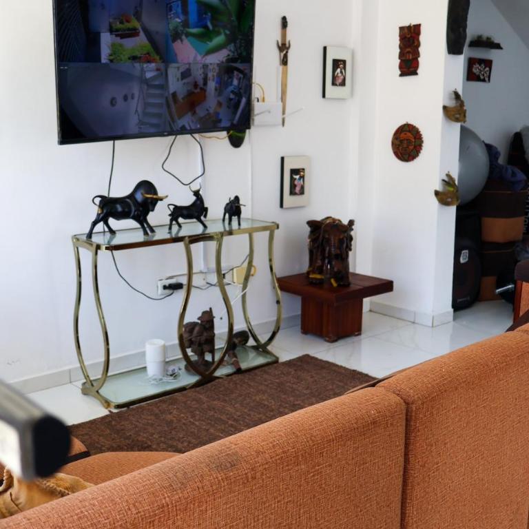 Piscina, Turco y Jacuzzi - Three-Bedroom Apartment - 18