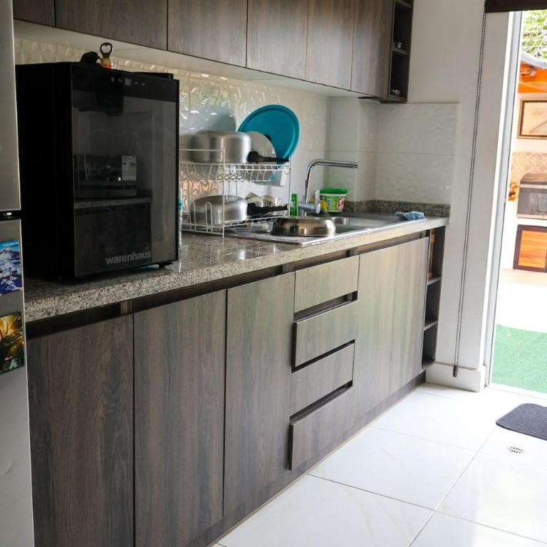 Piscina, Turco y Jacuzzi - Three-Bedroom Apartment - 19