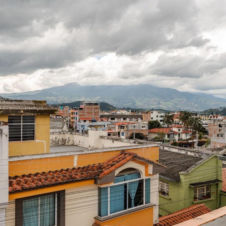 Casa junto al Mercado Copacabana centro de Otavalo - Three-Bedroom House - 57