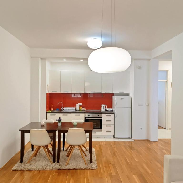 LuxApart Mejtas City Centar free garage - Apartman sa 2 Spavaće Sobe - 1