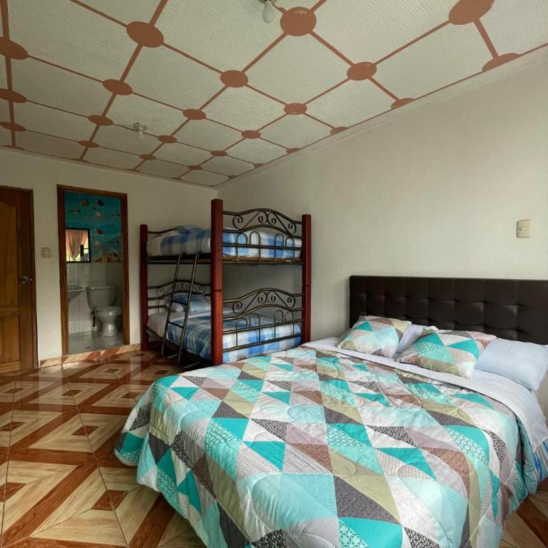 Golden Bird, Mindo - Quadruple Room with Private Bathroom - 4