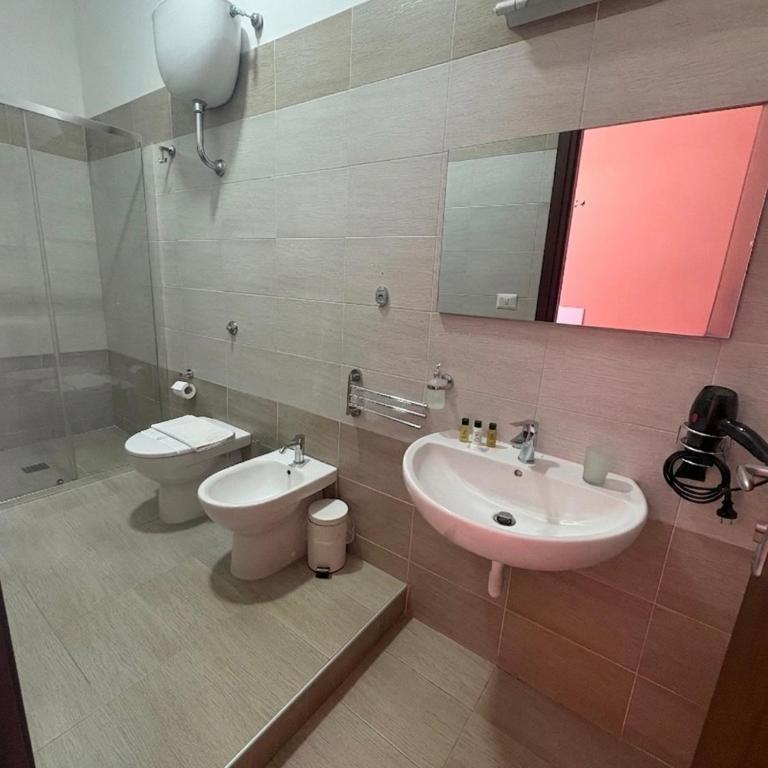 B&B Rianna House - Camera Matrimoniale con Bagno Privato - 9