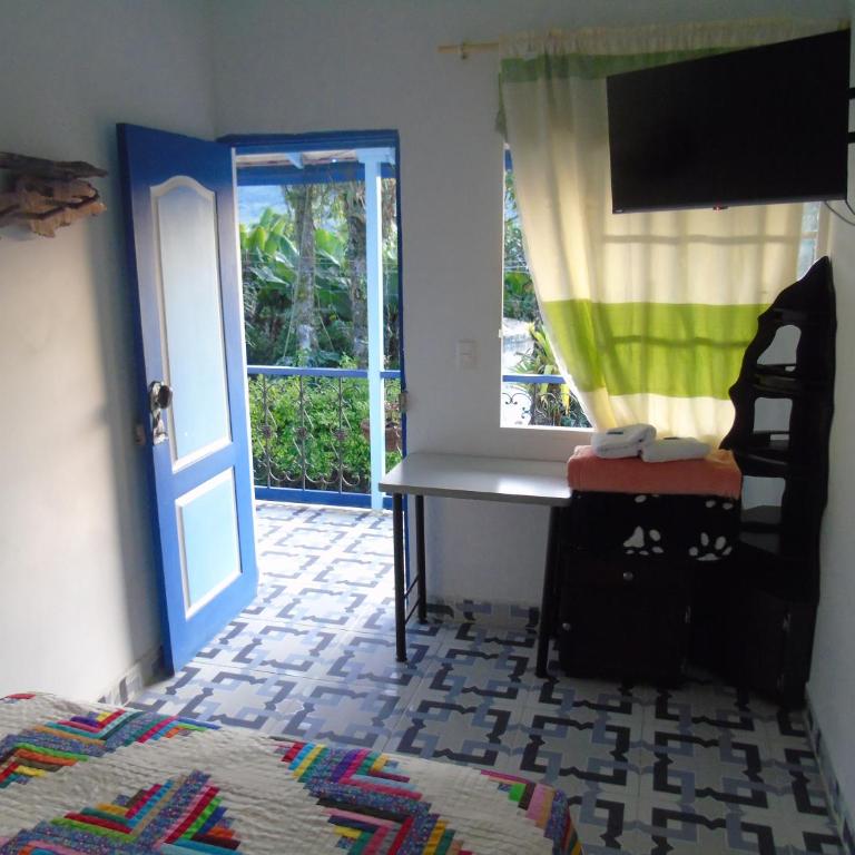 Vista Farallones Hostel - Deluxe Double Room - 2