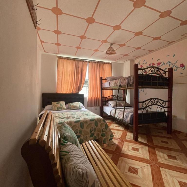 Golden Bird, Mindo - Quadruple Room with Private Bathroom - 4