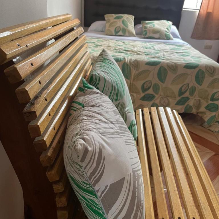 Golden Bird, Mindo - Quadruple Room with Private Bathroom - 6