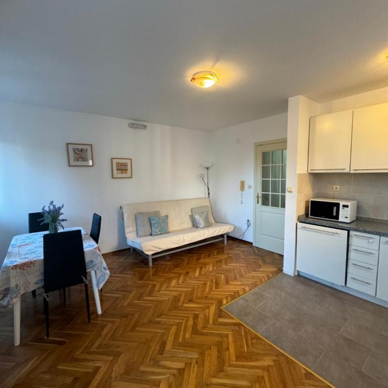 Apartman Jadran1 - One-Bedroom Apartment with Garden View - 2