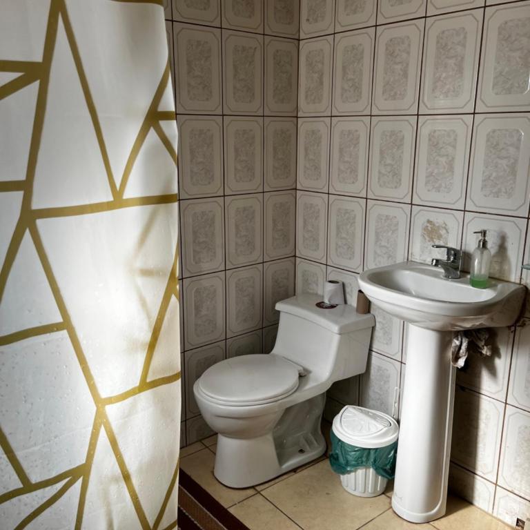 Hospedaje Lala - Habitación Doble Estándar con baño compartido - 5