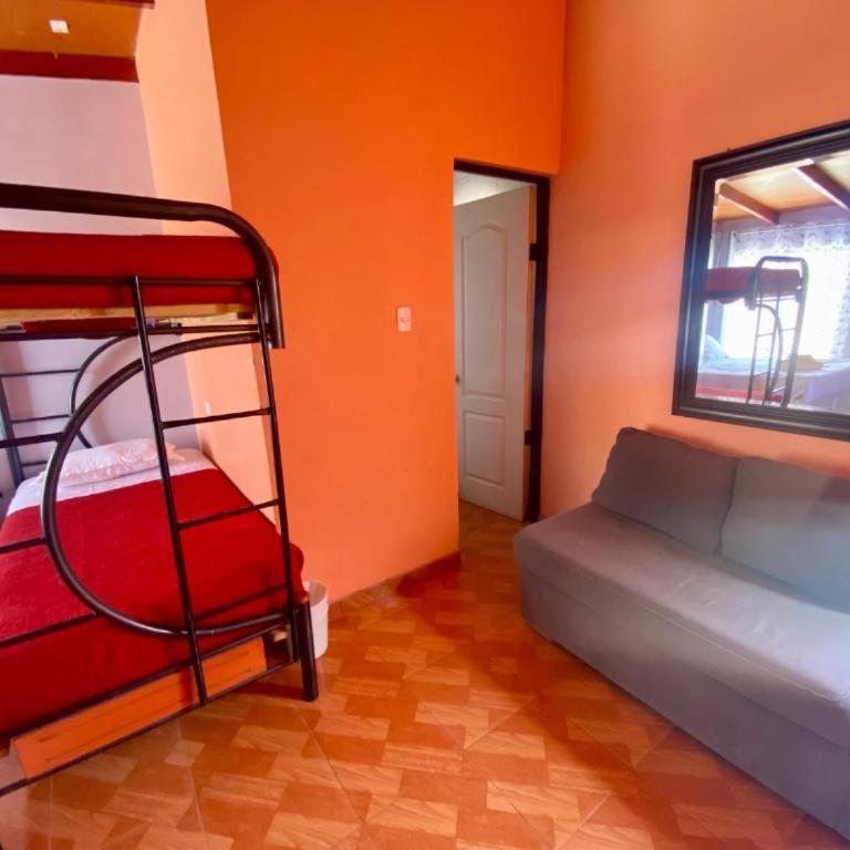 Hostal Nueva Luna - Family Room with Private Bathroom - 1
