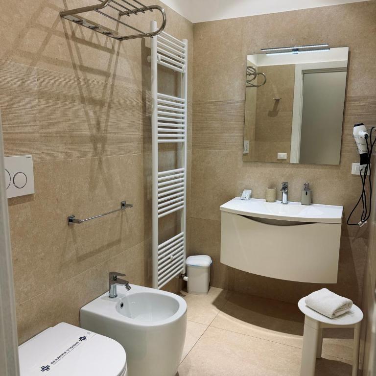 L'Astro Blu di Pepe Carola - Camera Familiare con Bagno Privato - 7