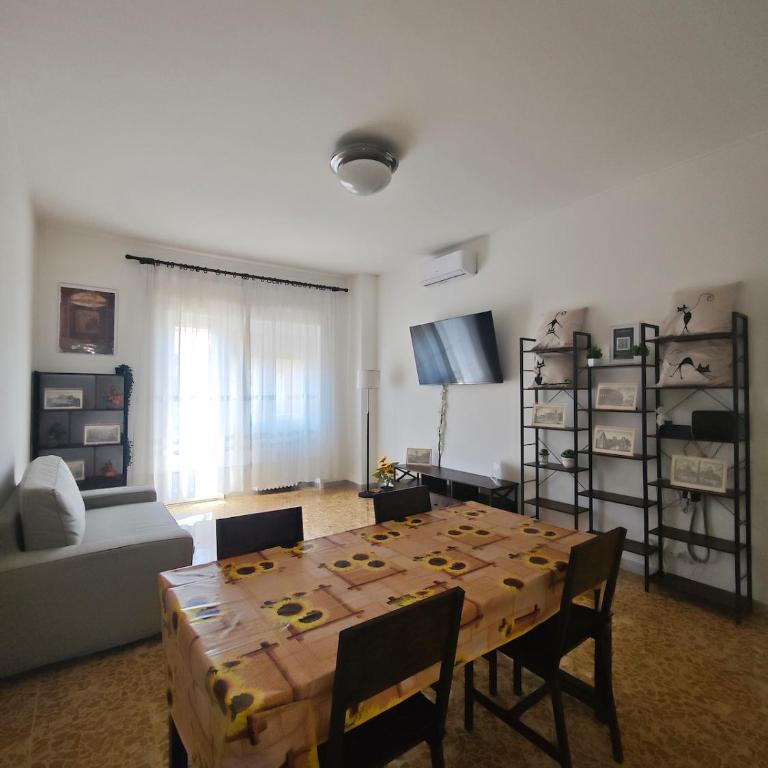 Large Apartment in Garbatella Near the Center of Rome - Two-Bedroom Apartment with City View - 11