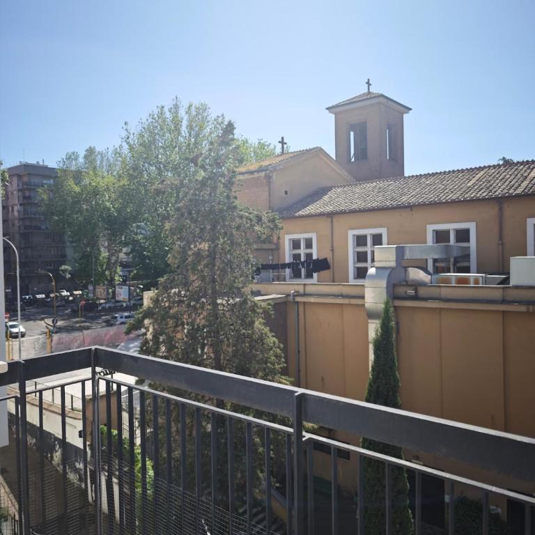 Large Apartment in Garbatella Near the Center of Rome - Two-Bedroom Apartment with City View - 21