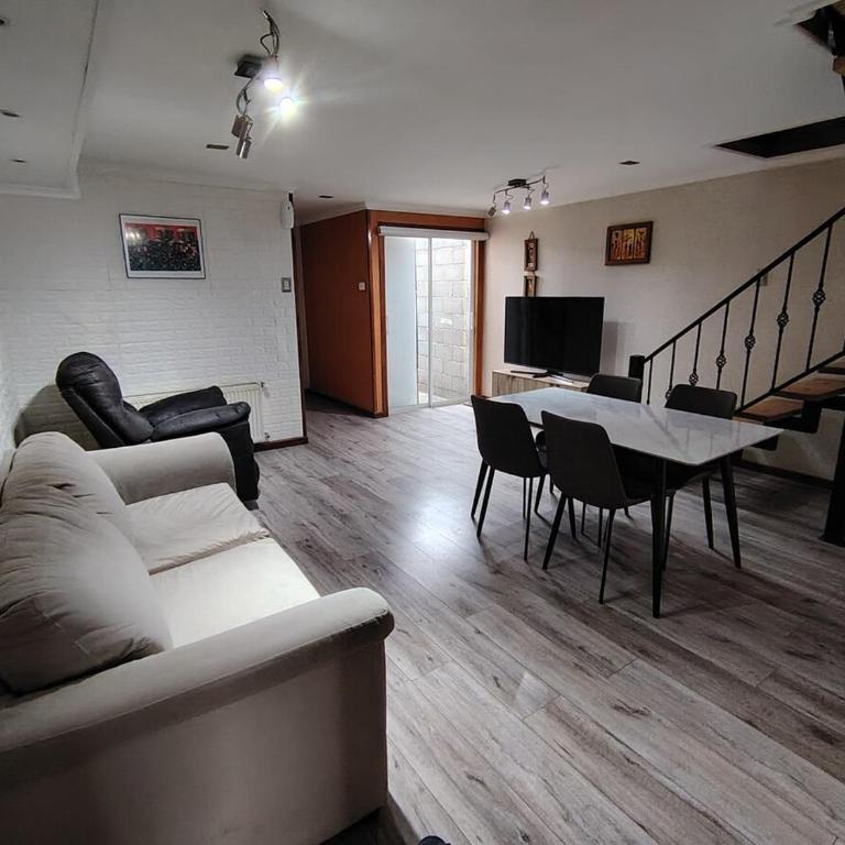 Punta Arenas Home - Three-Bedroom House - 4