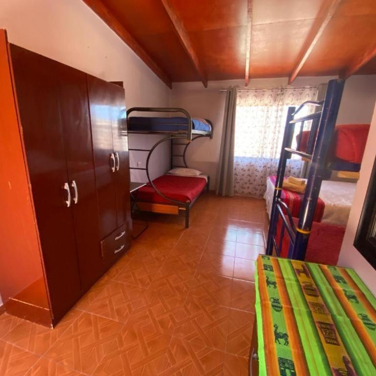 Hostal Nueva Luna - Family Room with Private Bathroom - 3