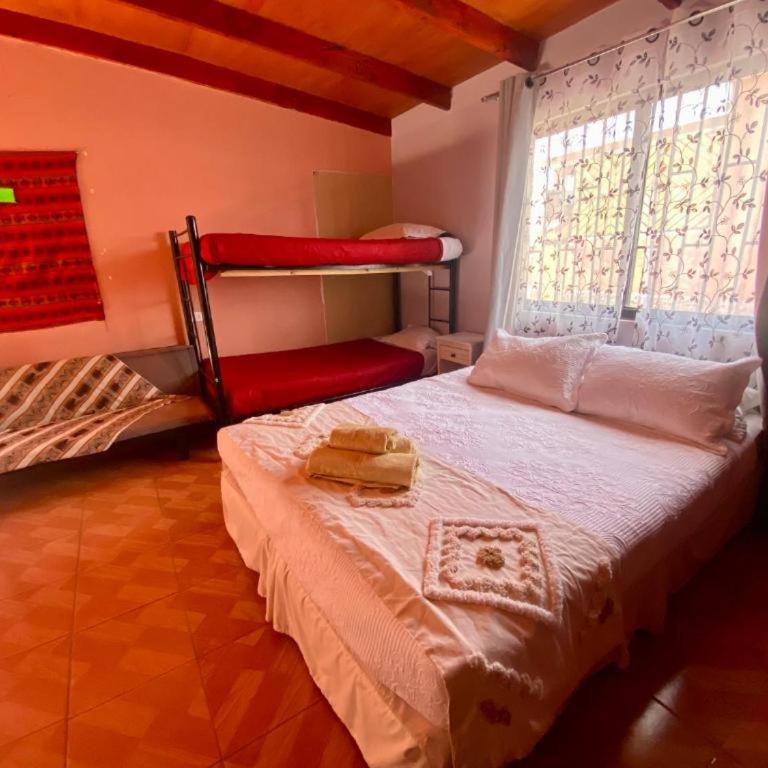 Hostal Nueva Luna - Family Room with Private Bathroom - 6
