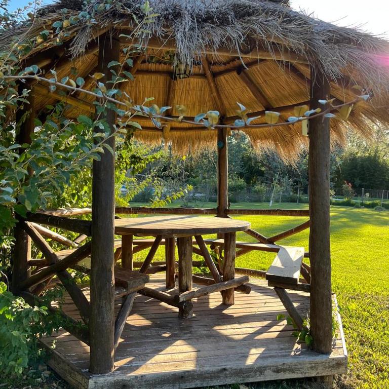 Casa quinta con enorme parque, parrilla, hogar, piscina a 1 hora de CABA - Casa de 2 dormitorios - 14