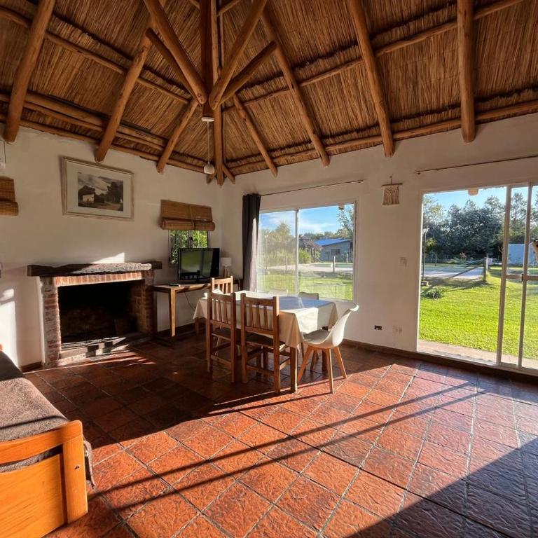 Casa quinta con enorme parque, parrilla, hogar, piscina a 1 hora de CABA - Casa de 2 dormitorios - 8