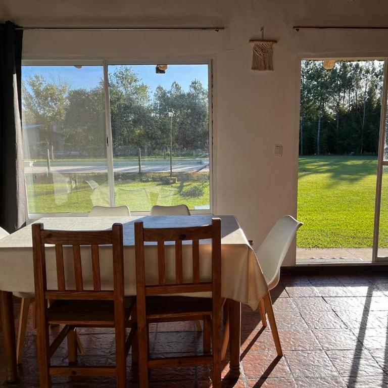 Casa quinta con enorme parque, parrilla, hogar, piscina a 1 hora de CABA - Casa de 2 dormitorios - 22
