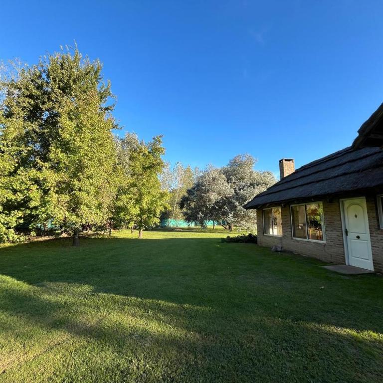 Casa quinta con enorme parque, parrilla, hogar, piscina a 1 hora de CABA - Casa de 2 dormitorios - 28