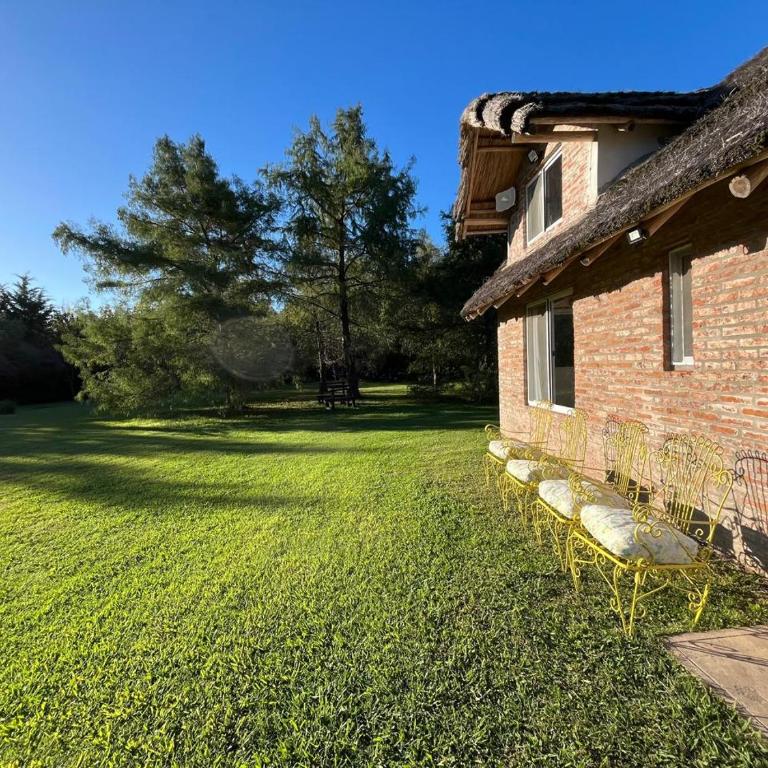 Casa quinta con enorme parque, parrilla, hogar, piscina a 1 hora de CABA - Casa de 2 dormitorios - 2