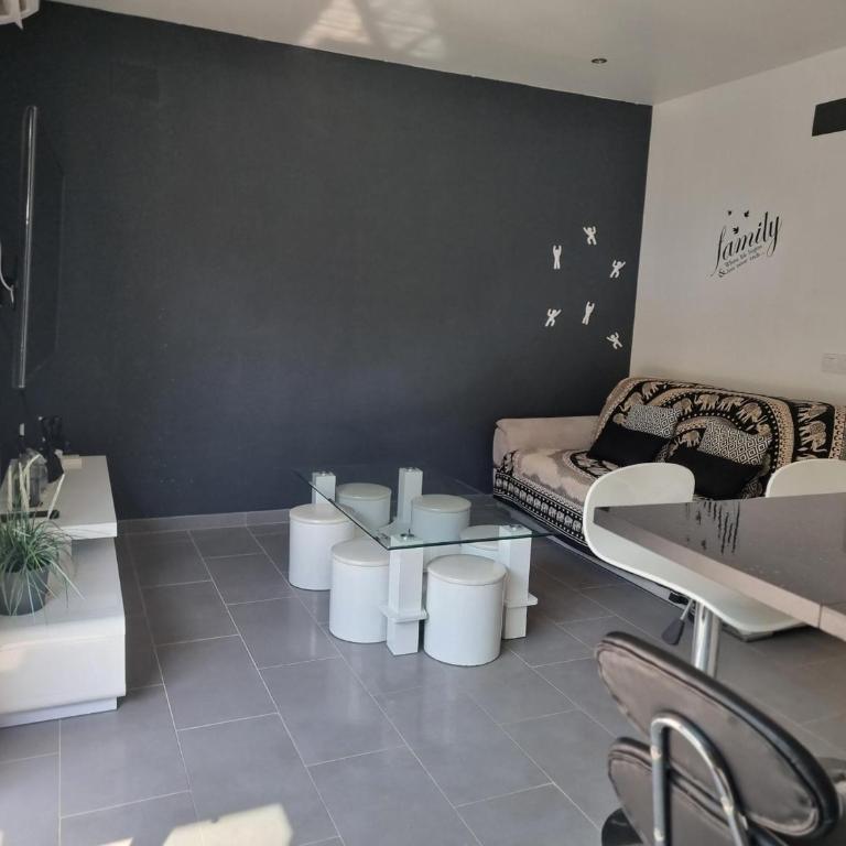 Casa espaciosa a 600m de las playas de Empúries con terraza privada - HISP-236-167 - Vacation Home - 4
