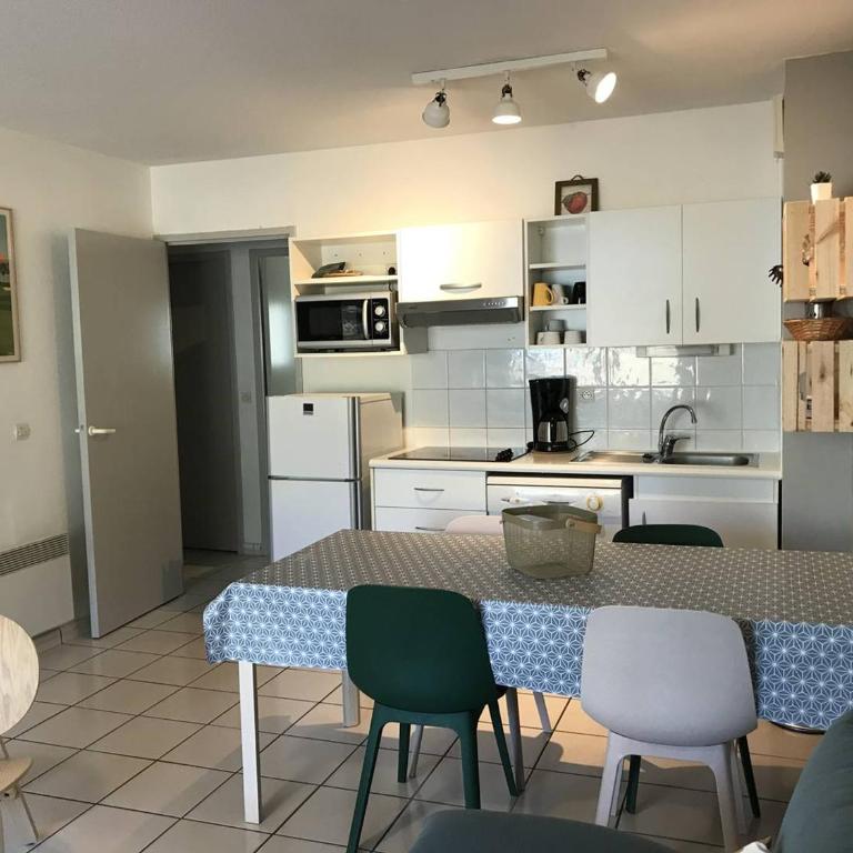 Appartement avec parking, animaux admis - 6 pers. - Three-Bedroom Apartment - 6