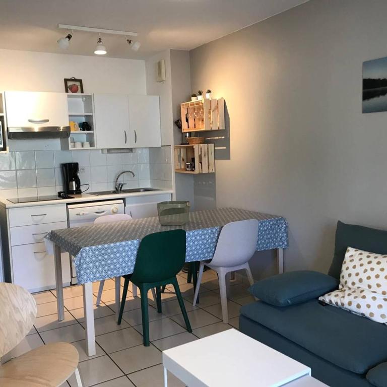Appartement avec parking, animaux admis - 6 pers. - Three-Bedroom Apartment - 8