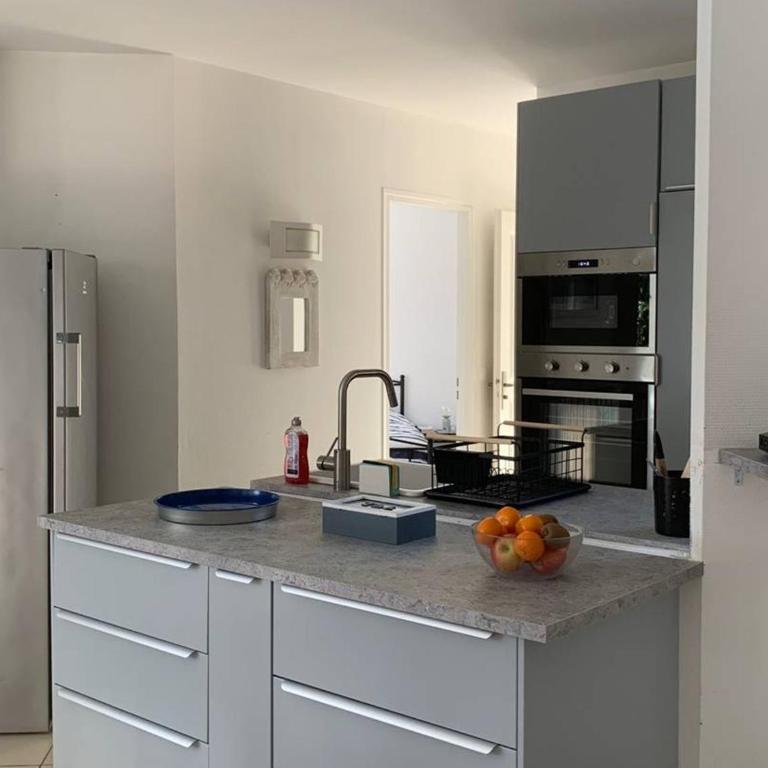 Villa avec piscine privative, animaux admis - 8 pers. - FR-1-878-13 - Villa - 3