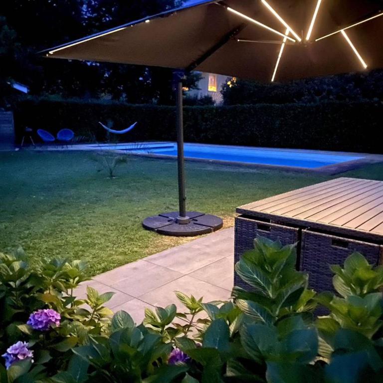 Villa avec piscine - 8 pers. - FR-1-878-32 - Villa - 16
