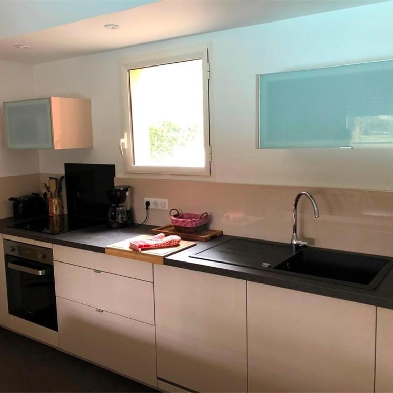 Maison avec piscine, animaux OK - 8 pers. - FR-1-878-50 - Villa - 3