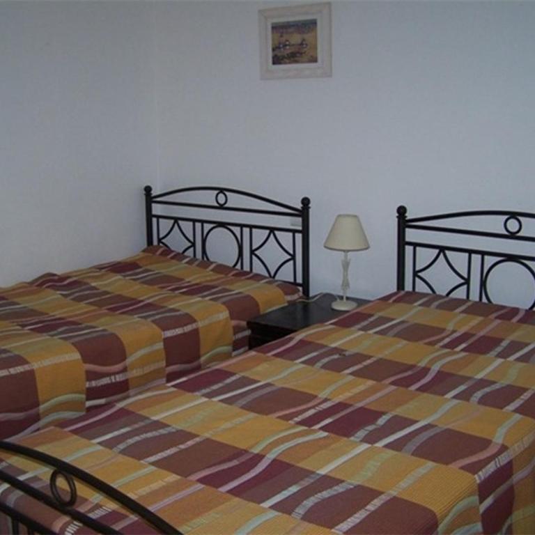 Maison avec piscine, animaux OK - 8 pers. - FR-1-878-50 - Villa - 8